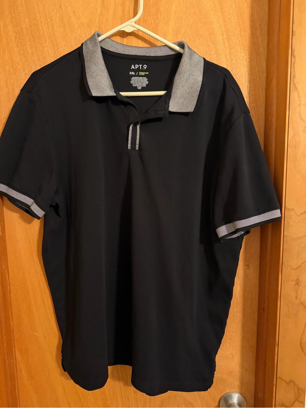 Apt. 9 Men’s Black Polo with Gray Contrast Collar and Trim
